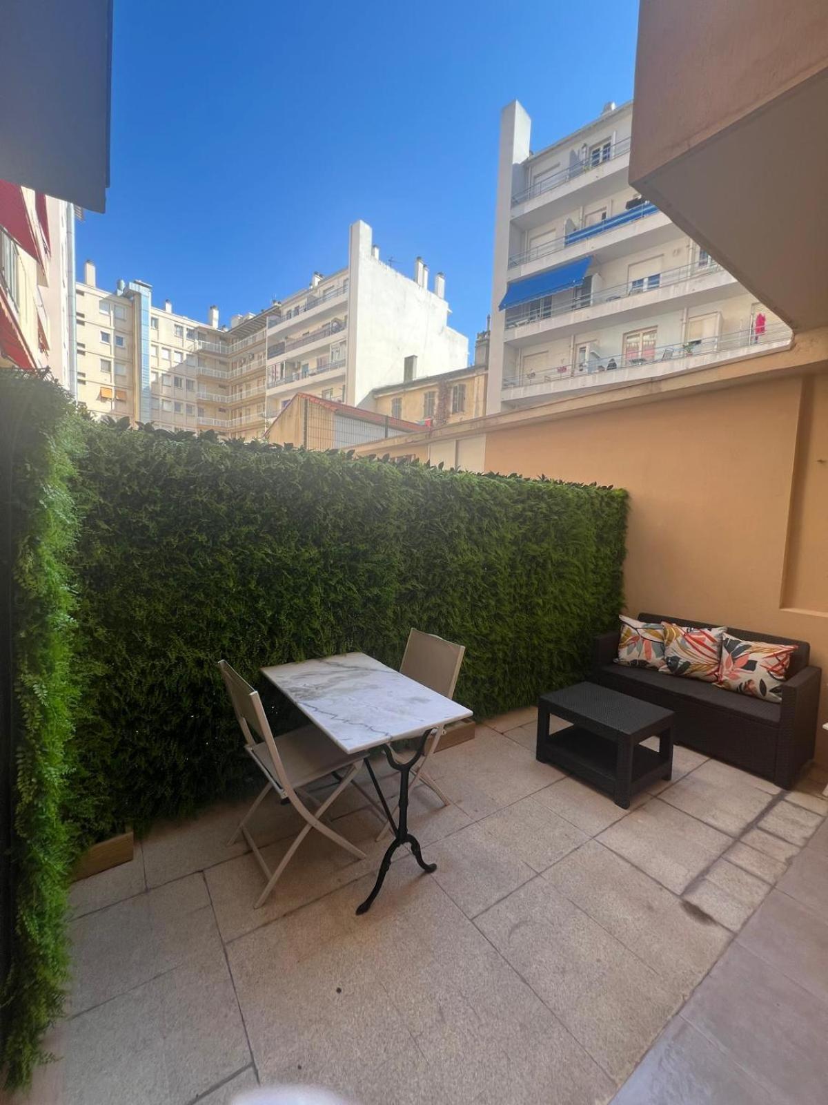 Proche Centre Apartment